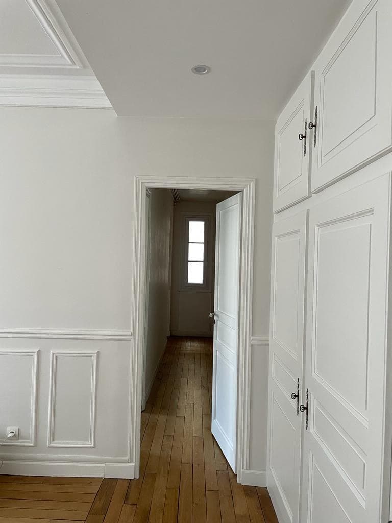 Pied-à-terre rive gauche — Entrée & couloir — État initial