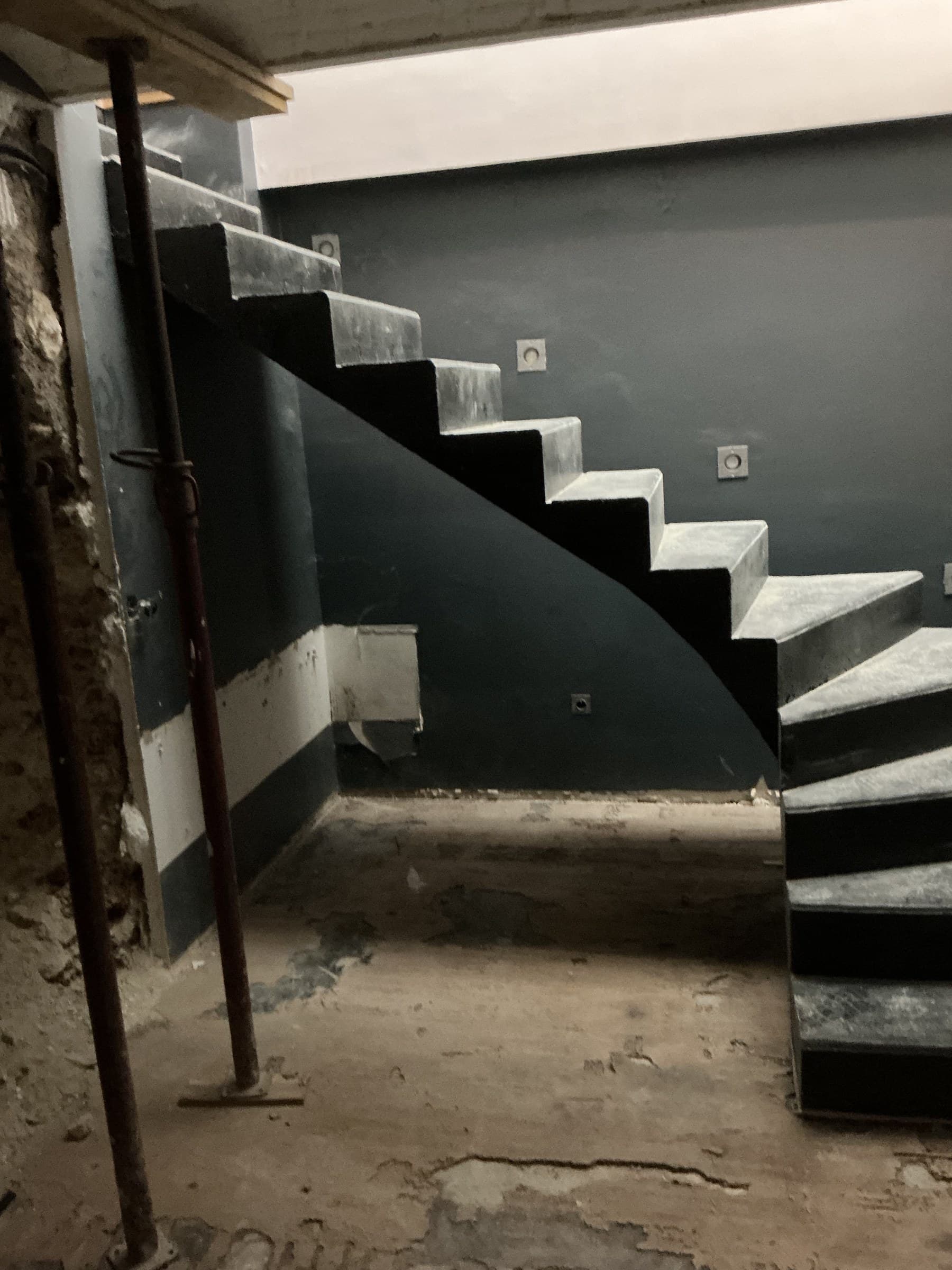 Loft — atelier d'artiste — Escalier & circulations — Pendant le chantier